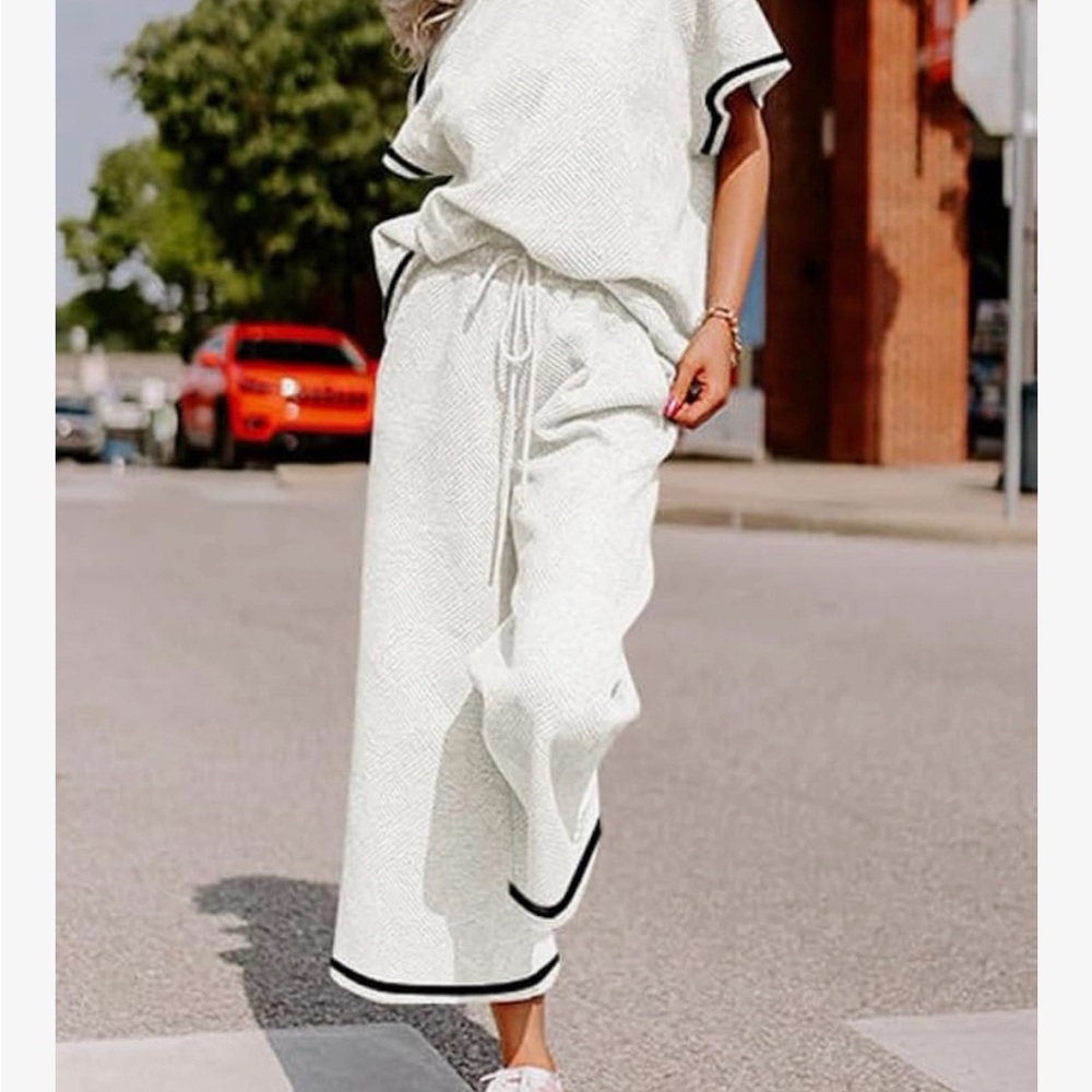 White Wide-Leg leisure set white with Contrast Trim